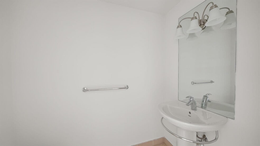 Building Photo - 300 S Biscayne Blvd