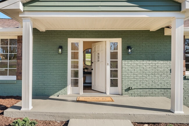 Building Photo - 234 NW Clearview Dr