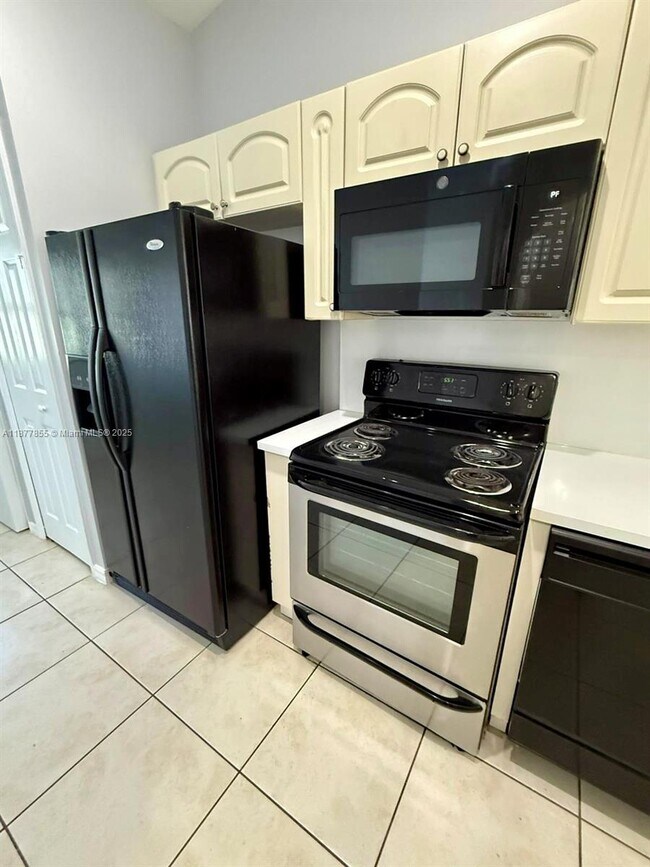 Primary Photo - 2930 SE 13th Ave