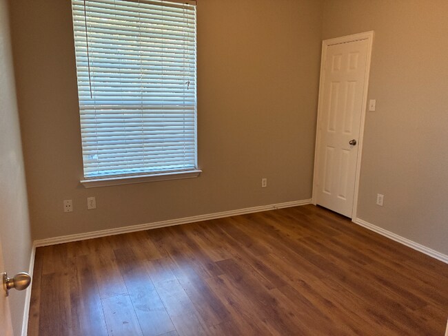 Building Photo - 1336 Kingston Pl