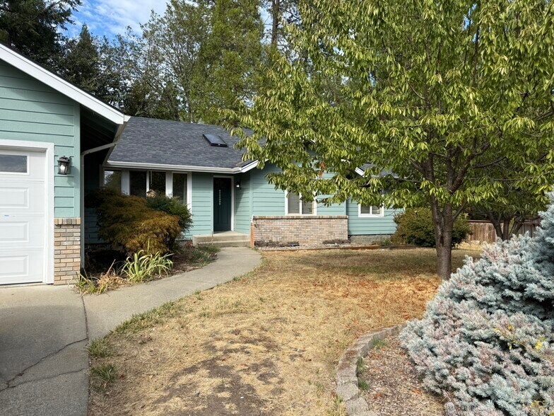 Building Photo - 2043 NW Sarum Cir