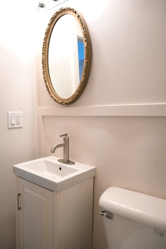 Building Photo - 511 S 2nd St