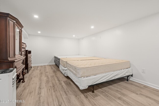 Building Photo - 72 Whalepond Rd