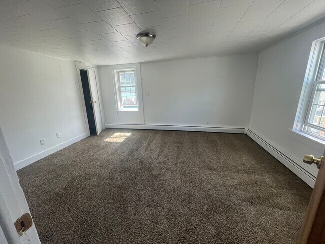 Building Photo - Spacious 1–2 Bedroom Apartment for Rent – Adams, MA