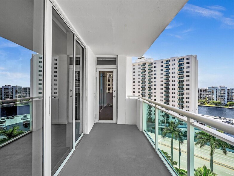 Building Photo - 3001 S Ocean Dr