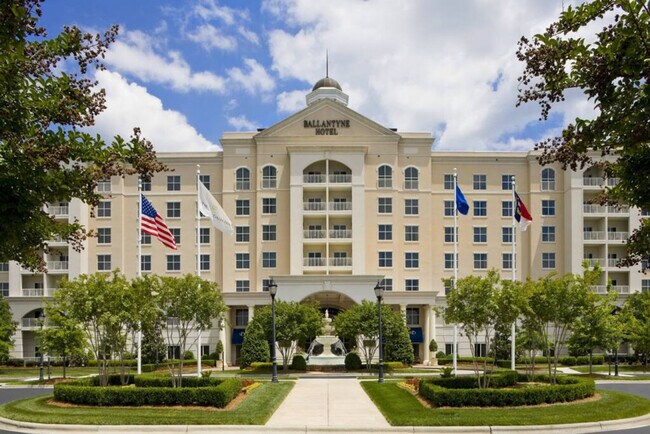 Building Photo - 11423-11425 5 Cedars Rd