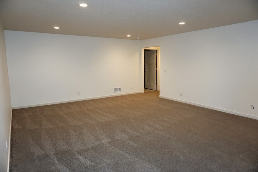 Building Photo - 8107 Kallum Dr