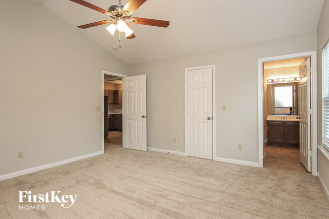 Building Photo - 4 Franklinwood Dr