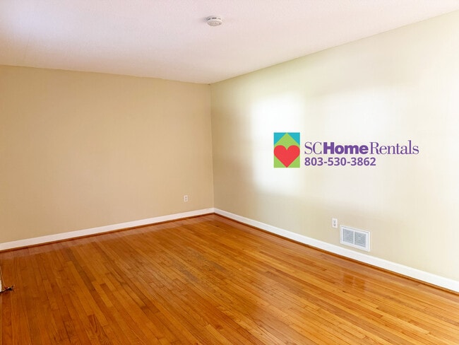 Living Room - 231 Vincenne Rd