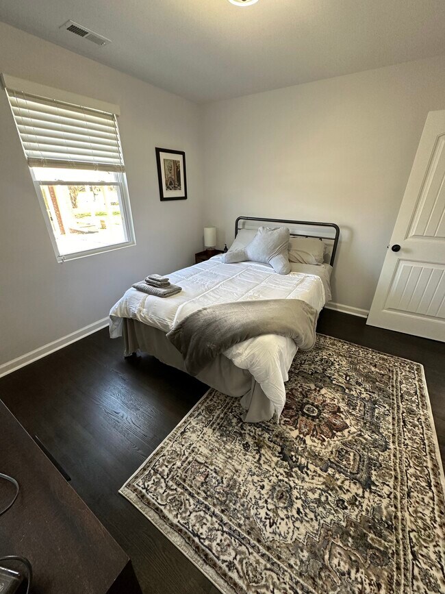 Building Photo - 2828 Emery Dr