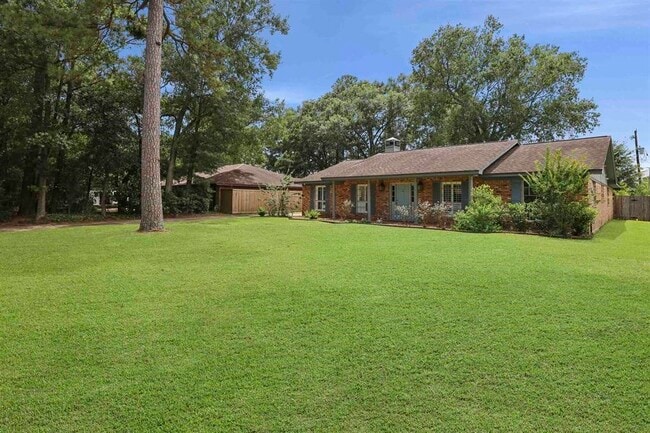 Building Photo - 1135 Ivy Ln