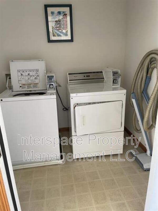 Building Photo - 160 Liberty Ln