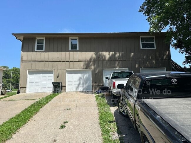 Building Photo - 6337 N Wyandotte St