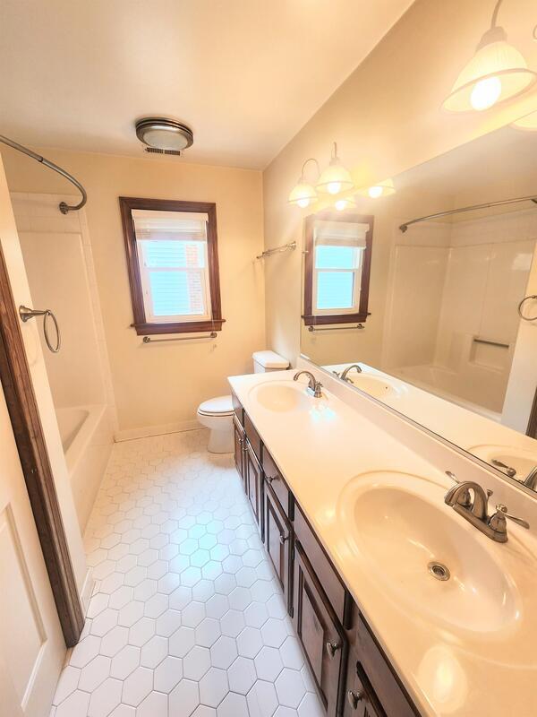 Building Photo - 720 Aguila Dr