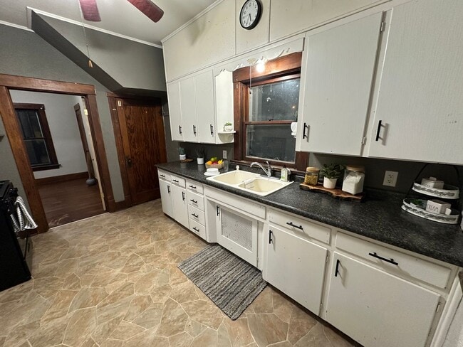 Building Photo - 2 bed, 1 bath home for rent in Waterloo