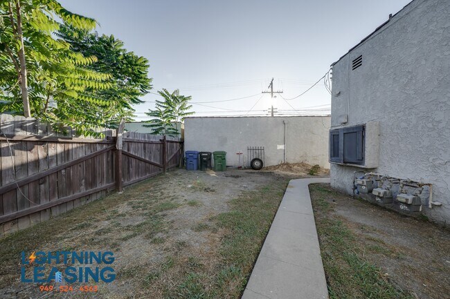 Building Photo - 6415 S Van Ness Ave