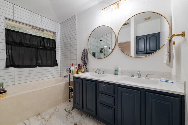 Building Photo - 13455 Moscow Trail