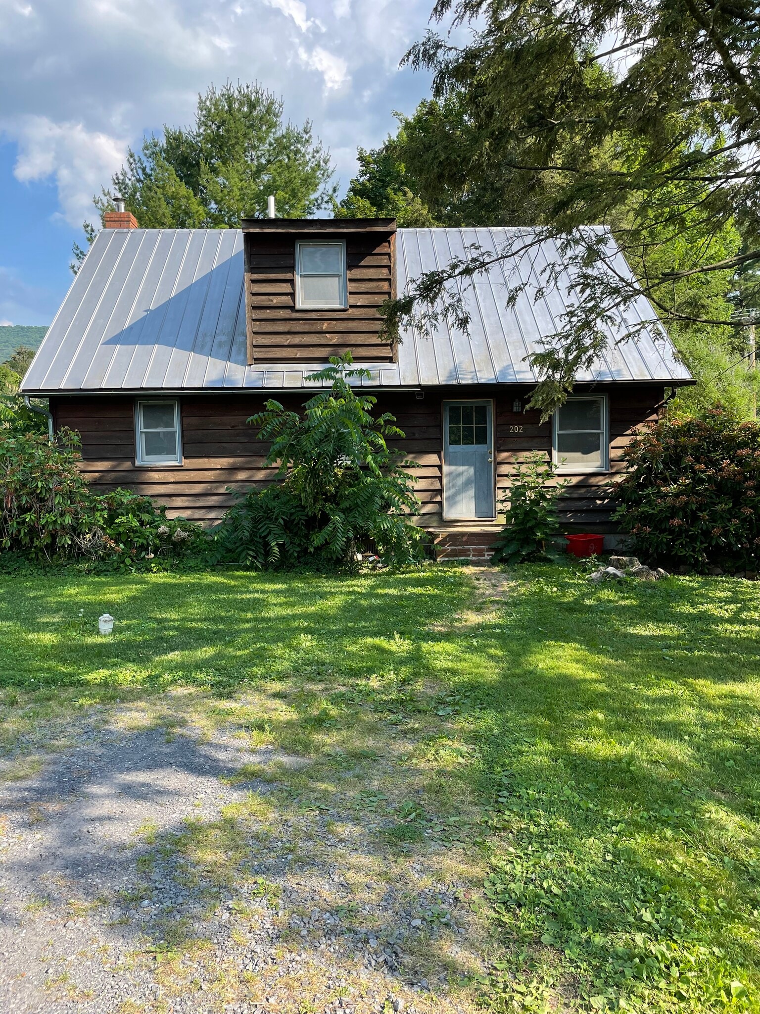 Building Photo - 202 W Pine St