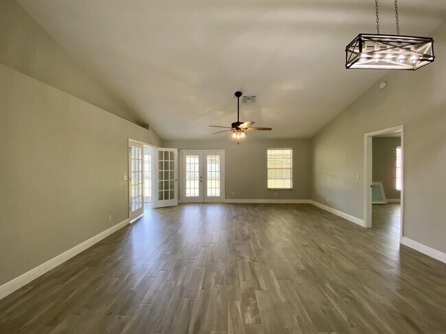 Building Photo - 1018 Spring Landing Dr