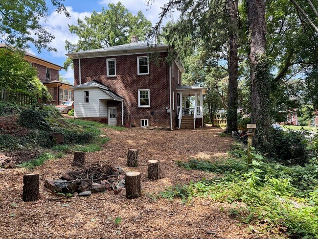 Building Photo - Central - Beautiful 1920's Traditional Brick Home, Newly Renovated