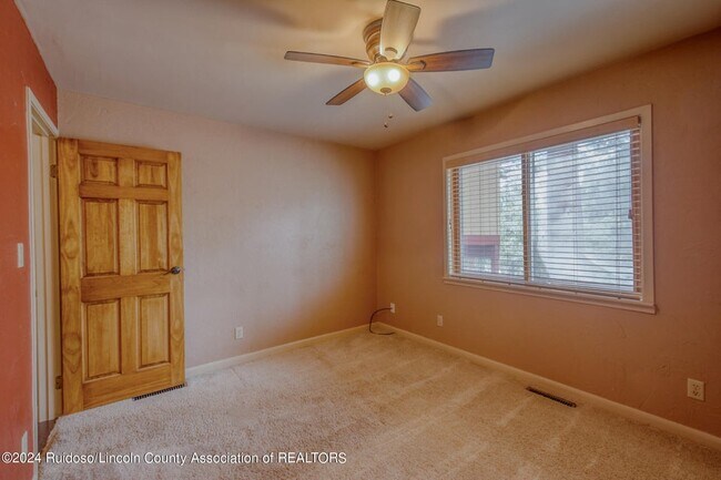 Building Photo - 109 Snowcap Dr