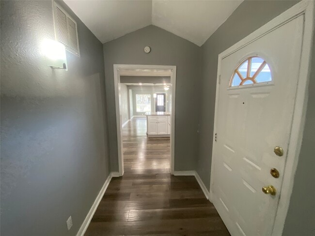 Building Photo - 7619 Ilex St