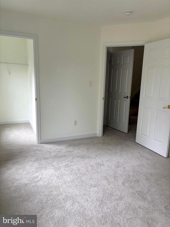Building Photo - 8894 Ashgrove House Ln