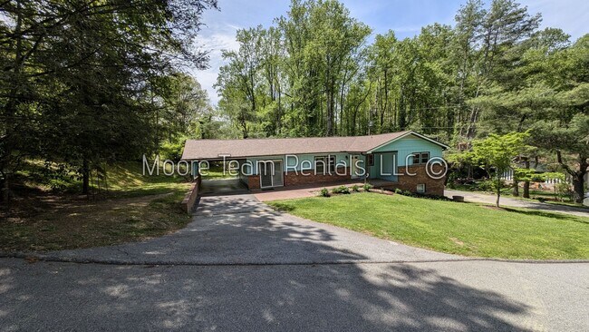 Building Photo - 3/2 House W/ Basement Garage/Storage