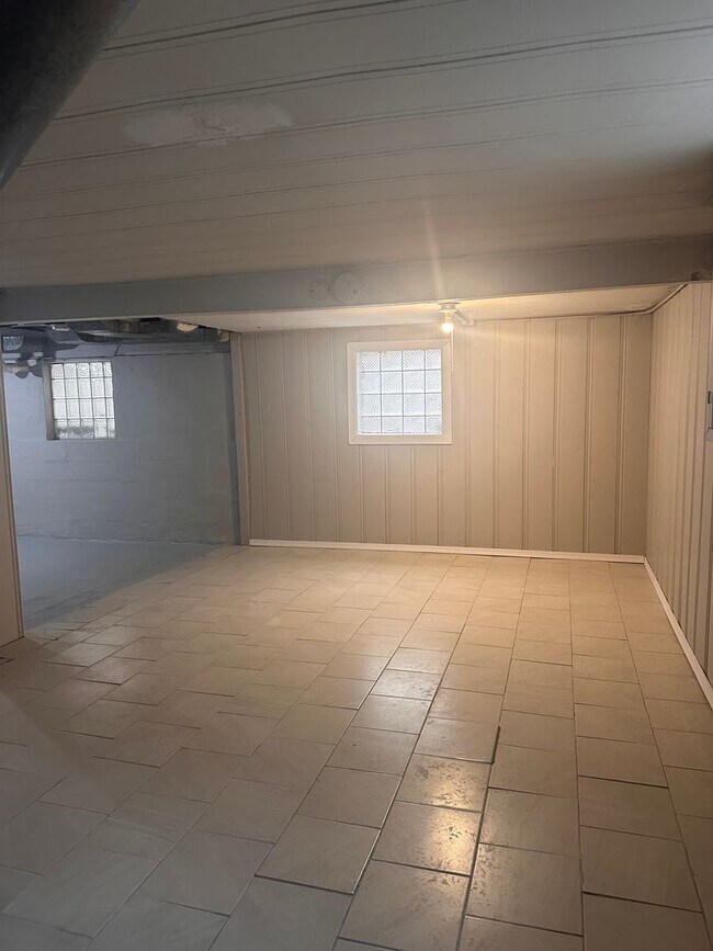 Building Photo - 257 Fernwood St