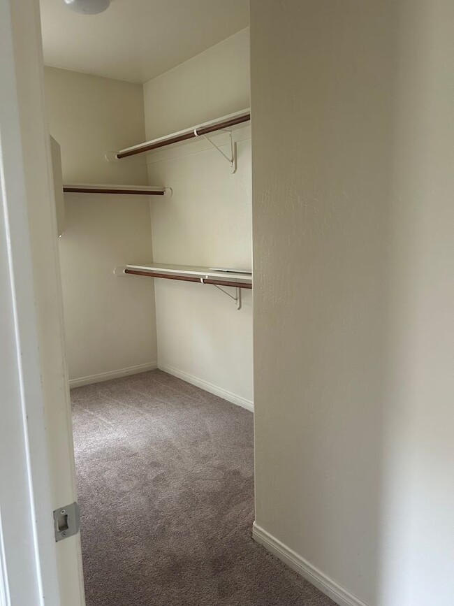 Building Photo - Spacious home in University Park