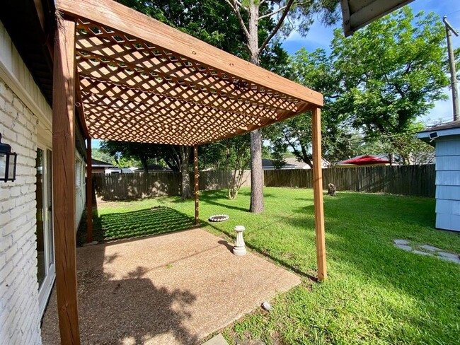 Building Photo - 6023 Claridge Dr