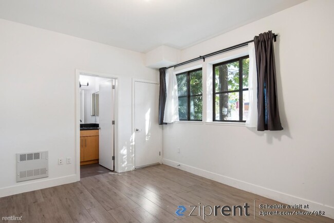 Building Photo - 2 br, 2.5 bath Condo - 1555 32nd St, Oakla...