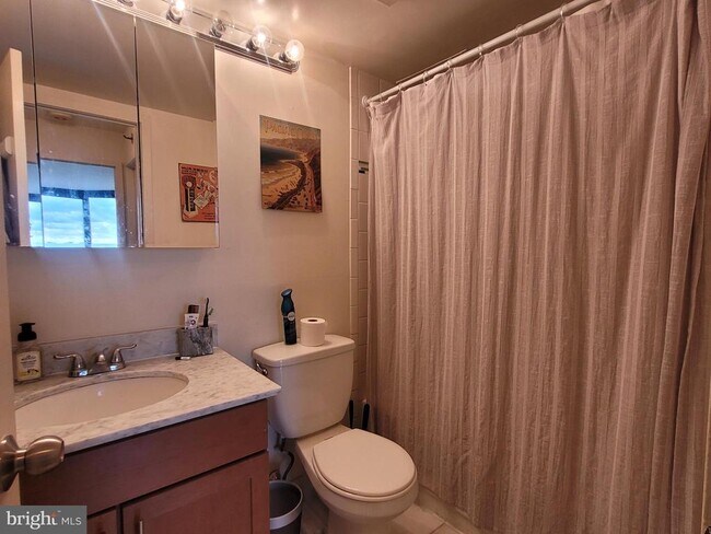 Building Photo - 2020 Walnut St