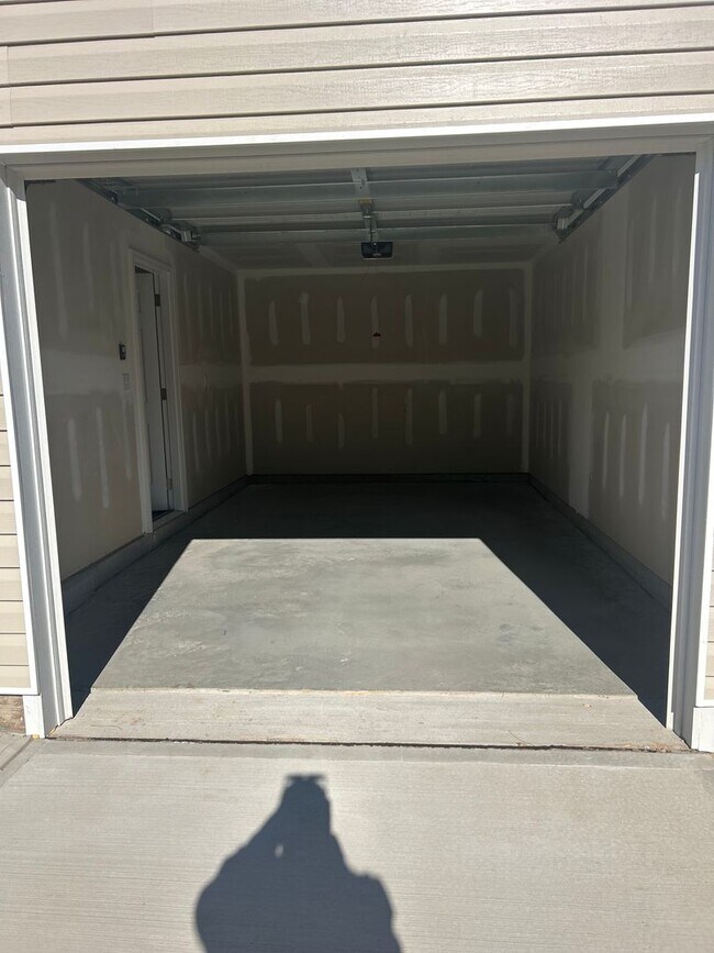 Building Photo - Brand New Townhome in the heart of Newton!