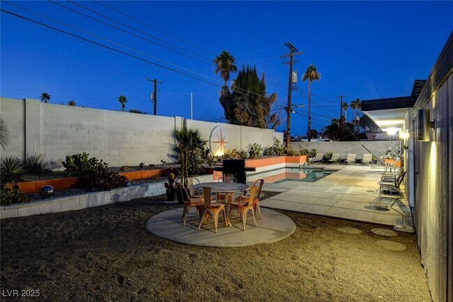 Building Photo - 1558 Aztec Way