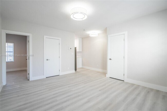 Building Photo - 2416 Flamingo Dr