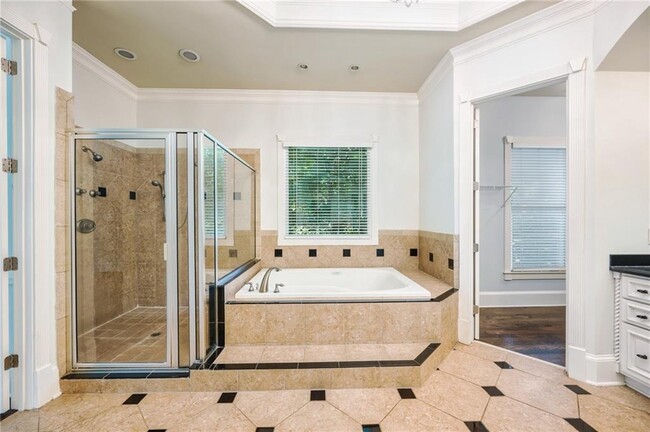 Building Photo - 105 Chablis Ct
