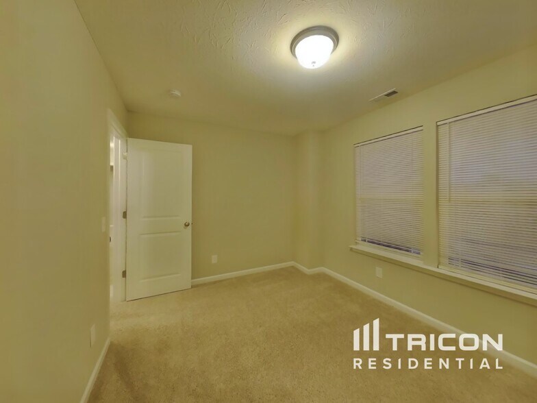 Building Photo - 301 Thomas Point Dr