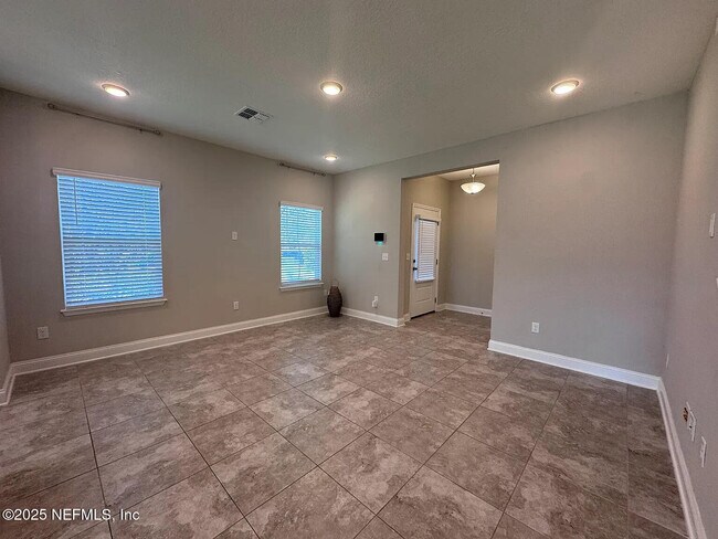 Building Photo - 13952 Sterely Ct N