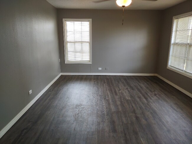 Building Photo - 2000 Filhiol Ave