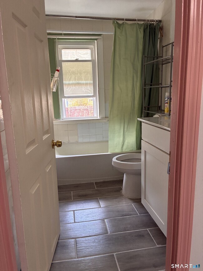 Building Photo - 440 Main St