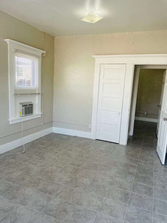 Building Photo - Fully Remodeled Charming Historic 2 Bed 1 ...