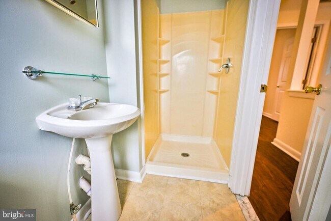 Building Photo - 1601 Marshall St