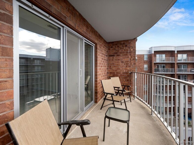 Building Photo - 411 S Old Woodward Ave