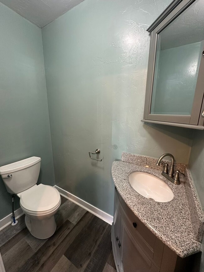 Building Photo - 3 Weeks Rent FREE! Modern 3 Bed 2.5 Bath T...