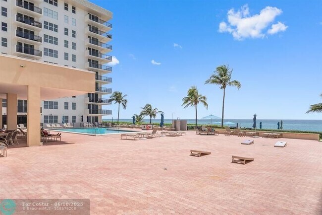Building Photo - 1149 Hillsboro Mile