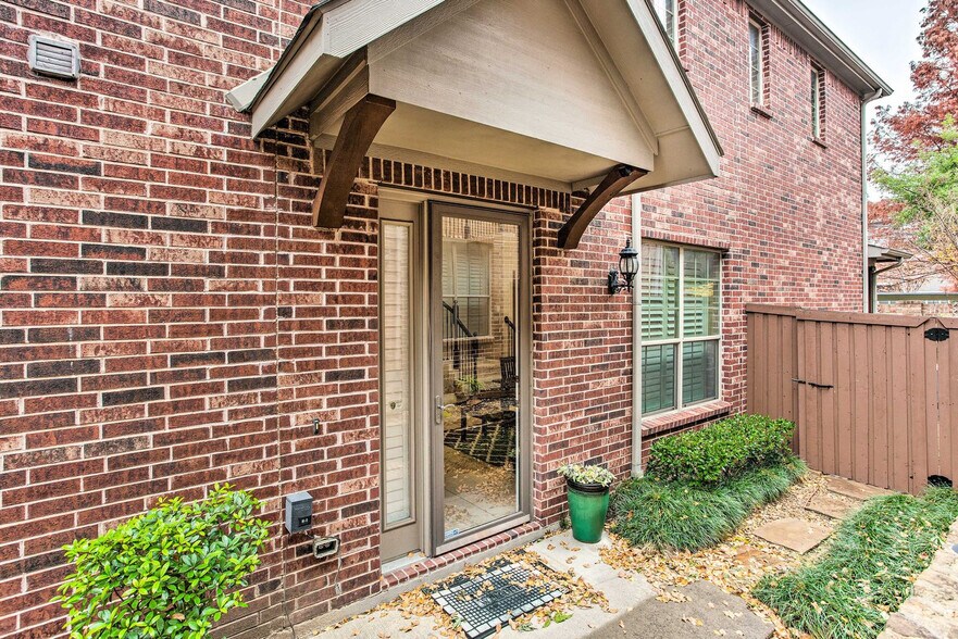 Building Photo - 4741 Durham Dr