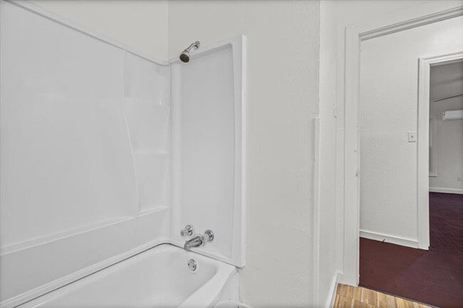 Building Photo - 2206 Rountree Dr