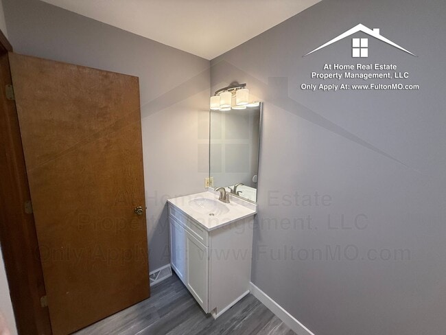 Building Photo - 2703 Mayflower Dr