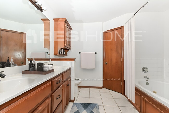 Building Photo - 3813 Crail Dr